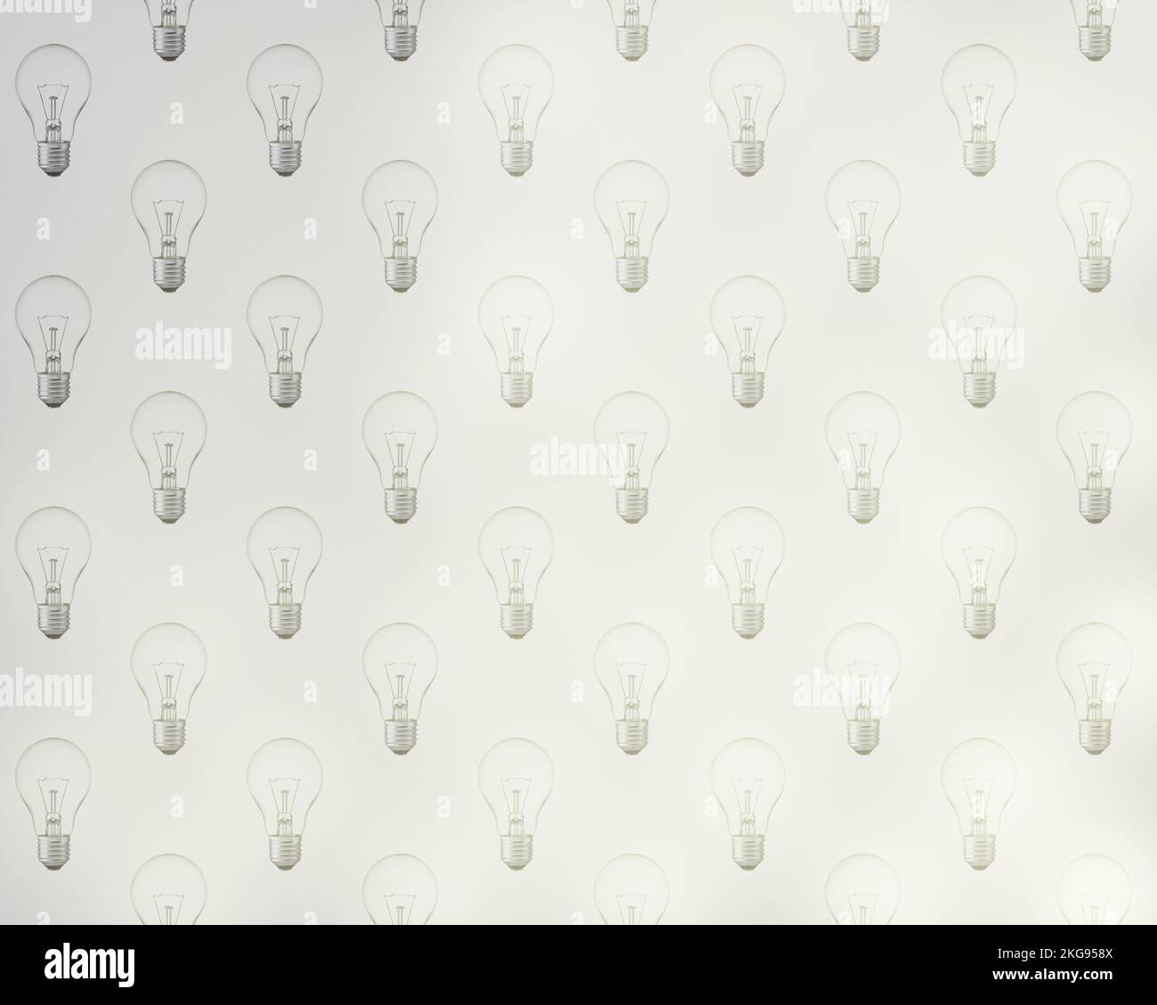 Motif de nombreuses ampoules, d'abord éteintes, puis progressivement de plus en plus incandescent et lumineux. Concept d'économie et de gaspillage d'énergie et d'économie d'énergie. Banque D'Images