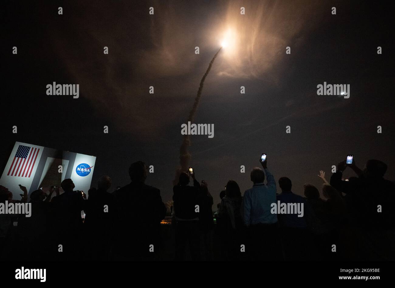 KENNEDY SPACE ce|NTRE, FLORIDA, USA - 16 novembre 2022 - les invités du site d'observation de Banana Creek attendent le lancement de l'espace de la NASA Banque D'Images