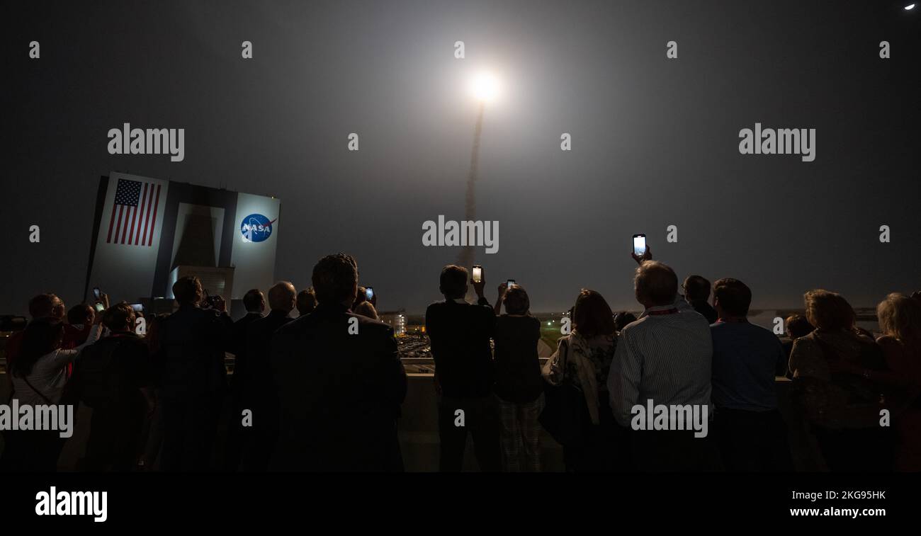 KENNEDY SPACE ce|NTRE, FLORIDA, USA - 16 novembre 2022 - les invités du site d'observation de Banana Creek attendent le lancement de l'espace de la NASA Banque D'Images