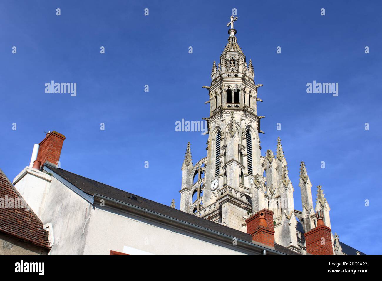 Vue abstraite de la Basilique notre-Dame des enfants cet hôtel est situé dans la belle ville française de Châteauneuf-sur-cher, dans le centre de la France. Banque D'Images