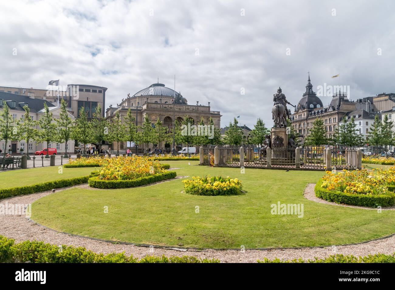 Copenhague, Danemark - 26 juillet 2022 : la nouvelle place du roi (Kongens Nytorv) la plus grande place de Copenhague. Banque D'Images