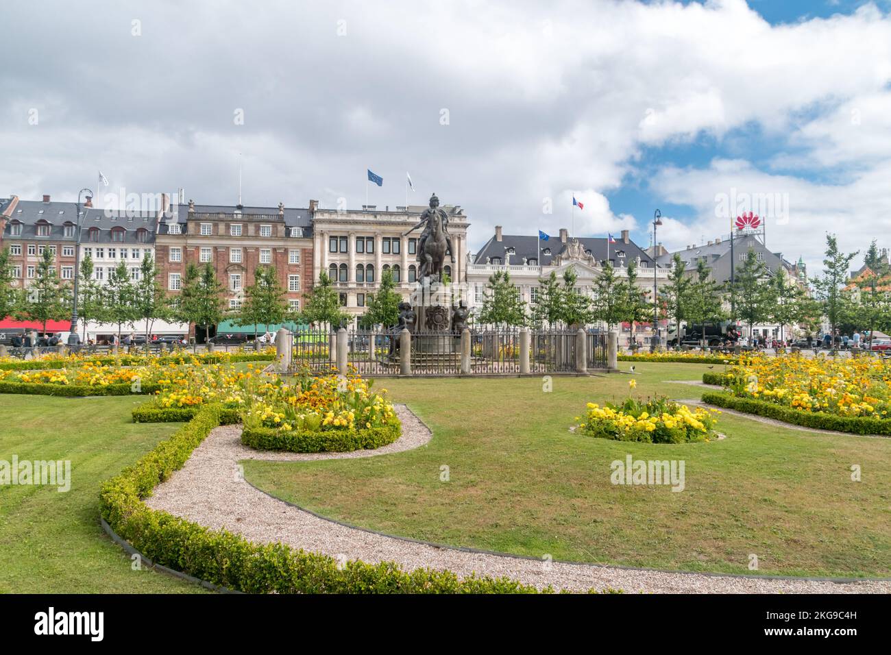 Copenhague, Danemark - 26 juillet 2022 : la nouvelle place du roi (Kongens Nytorv) avec statue équestre de Christian V. Banque D'Images