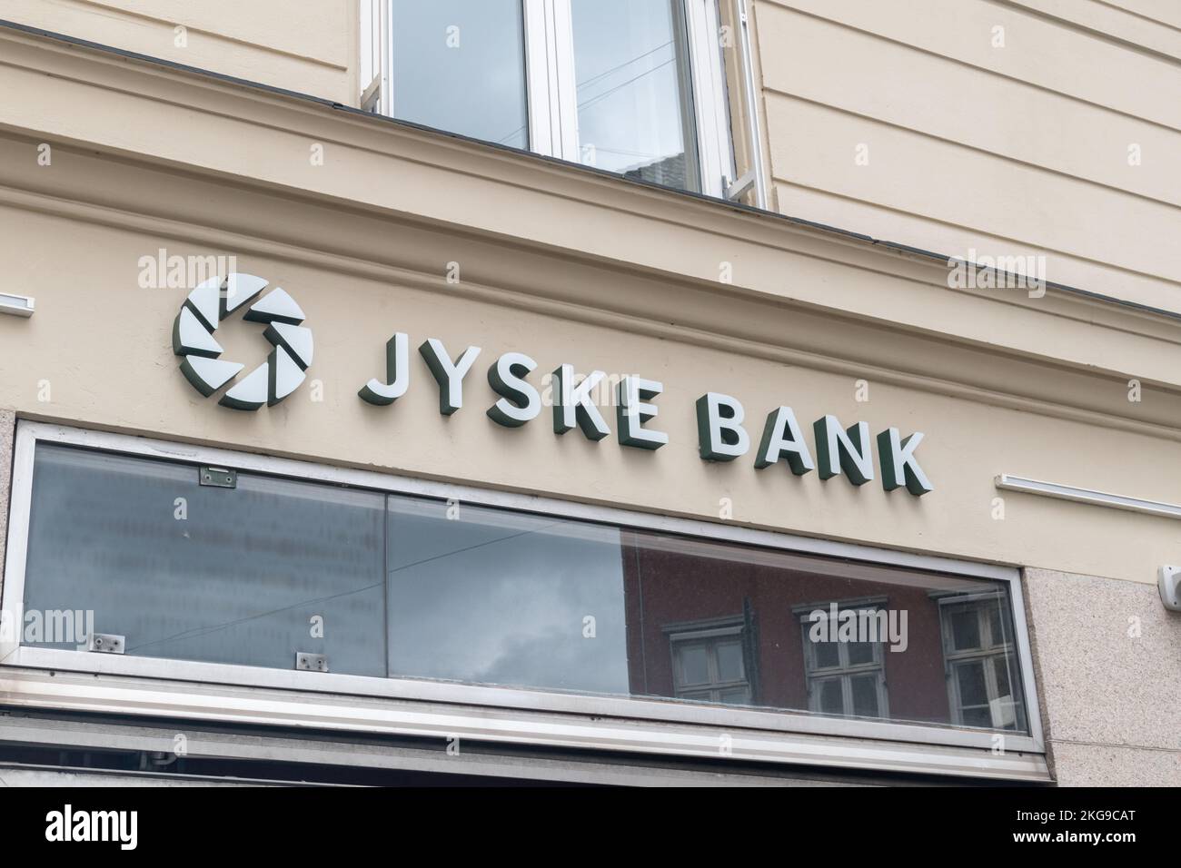 Copenhague, Danemark - 26 juillet 2022 : logo de la Jyske Bank, troisième plus grande banque danoise. Banque D'Images