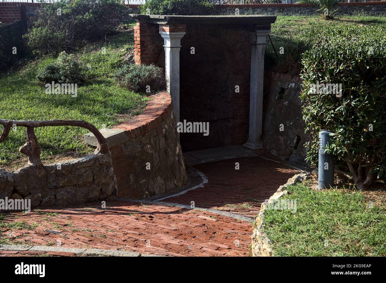 Accès à un escalier dans un parc Banque D'Images