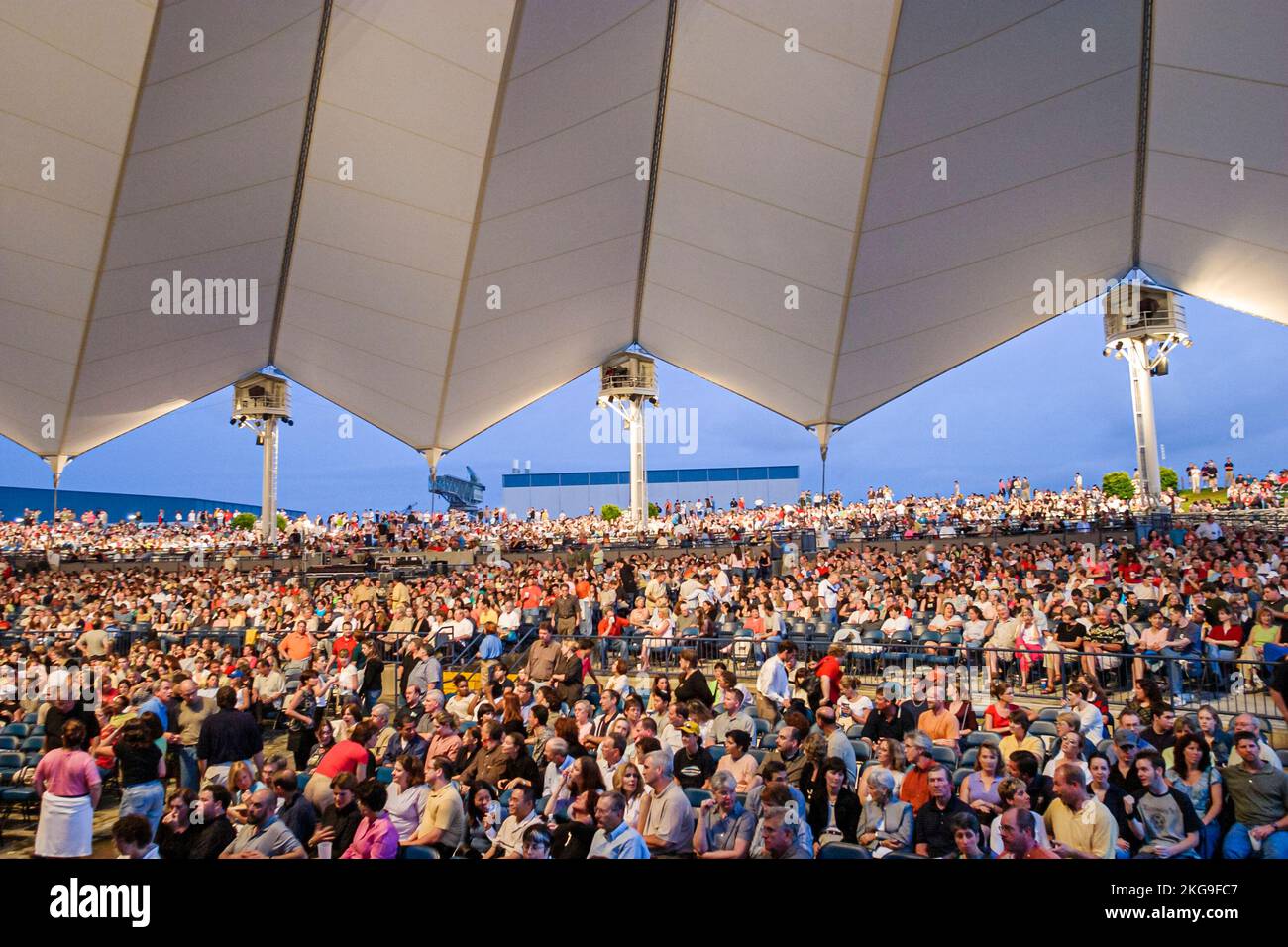 Virginia Portsmouth NTELOS Pavilion au centre du port, spectacle de spectacle de concert Norah Jones, public Banque D'Images