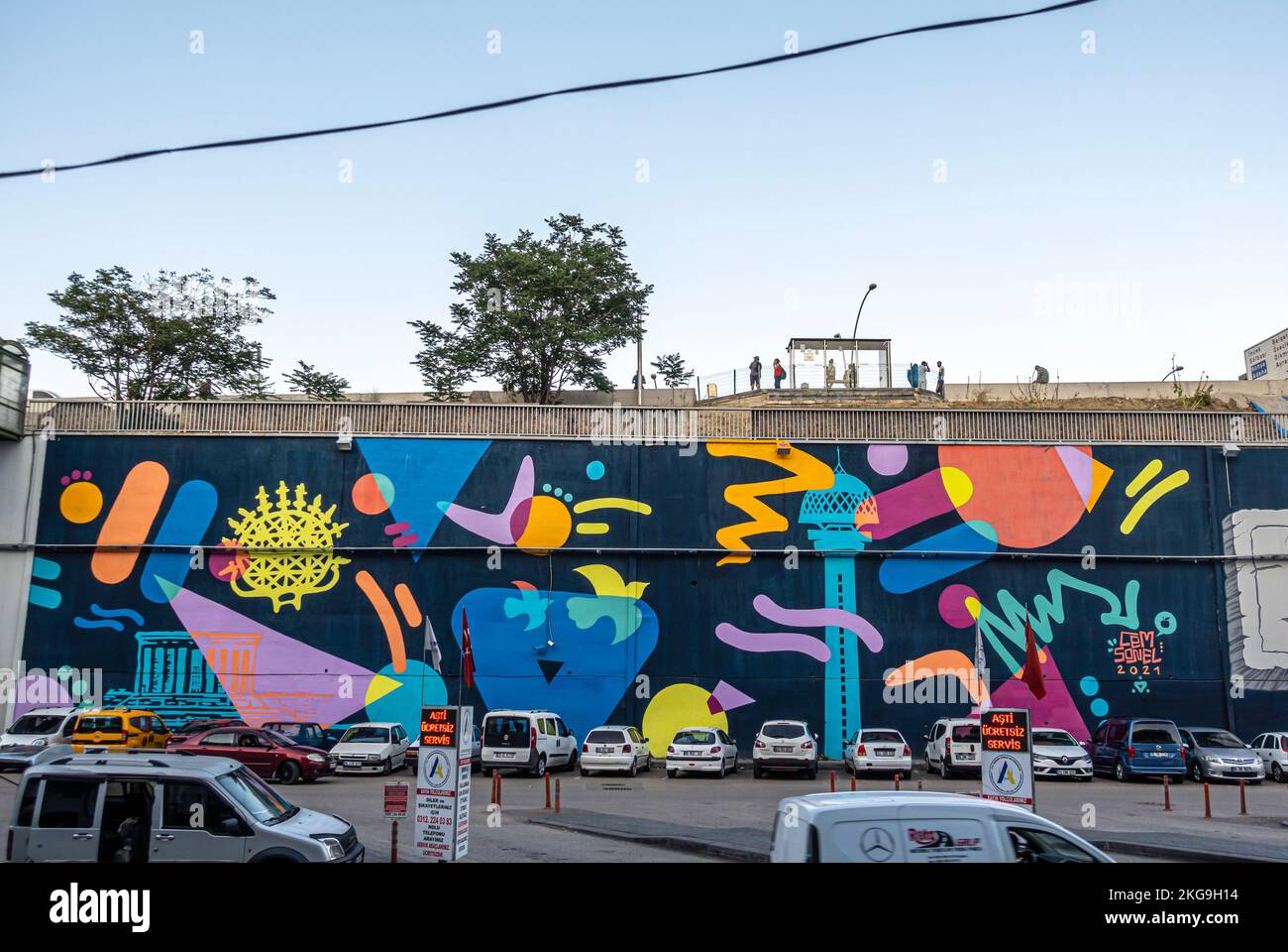 Murale abstraite colorée par CEM SONEL, 2021. Ankara Turquie Banque D'Images