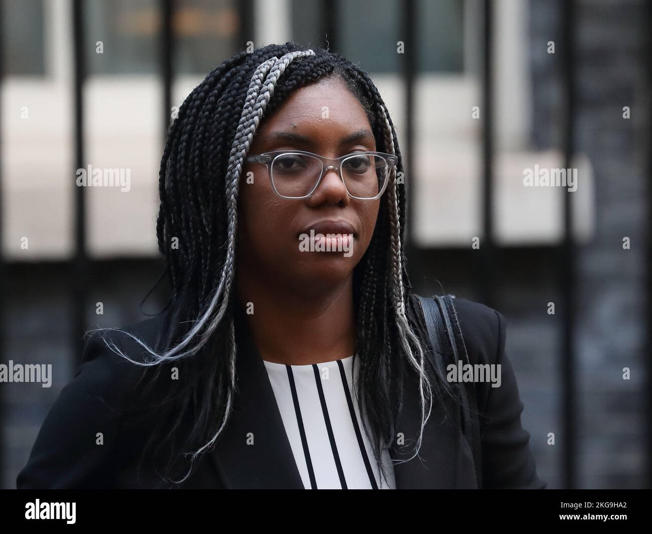 Downing Street, Londres, Royaume-Uni. 22nd novembre 2022. Le secrétaire d'État au Commerce international Kemi Badenoch part après la réunion du Cabinet au n° 10 Downing Street. Credit: Uwe Deffner/Alay Live News Banque D'Images