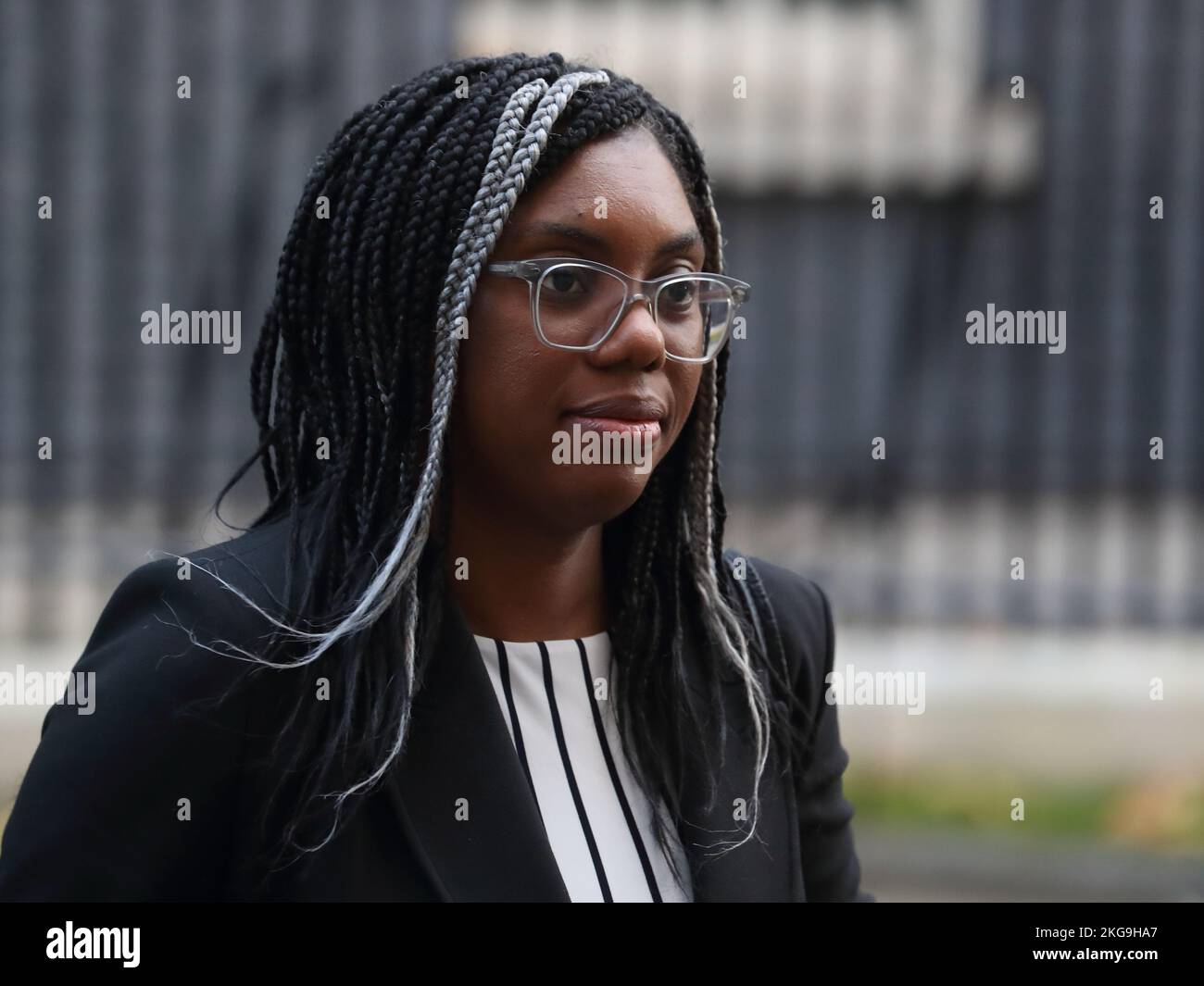 Downing Street, Londres, Royaume-Uni. 22nd novembre 2022. Le secrétaire d'État au Commerce international Kemi Badenoch part après la réunion du Cabinet au n° 10 Downing Street. Credit: Uwe Deffner/Alay Live News Banque D'Images