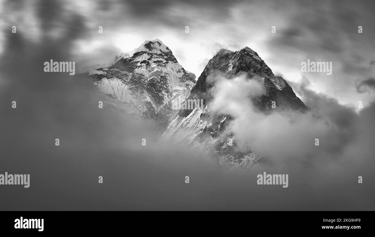 Montagnes rocheuses près du village de Dingboche, Himalaya, Népal Banque D'Images