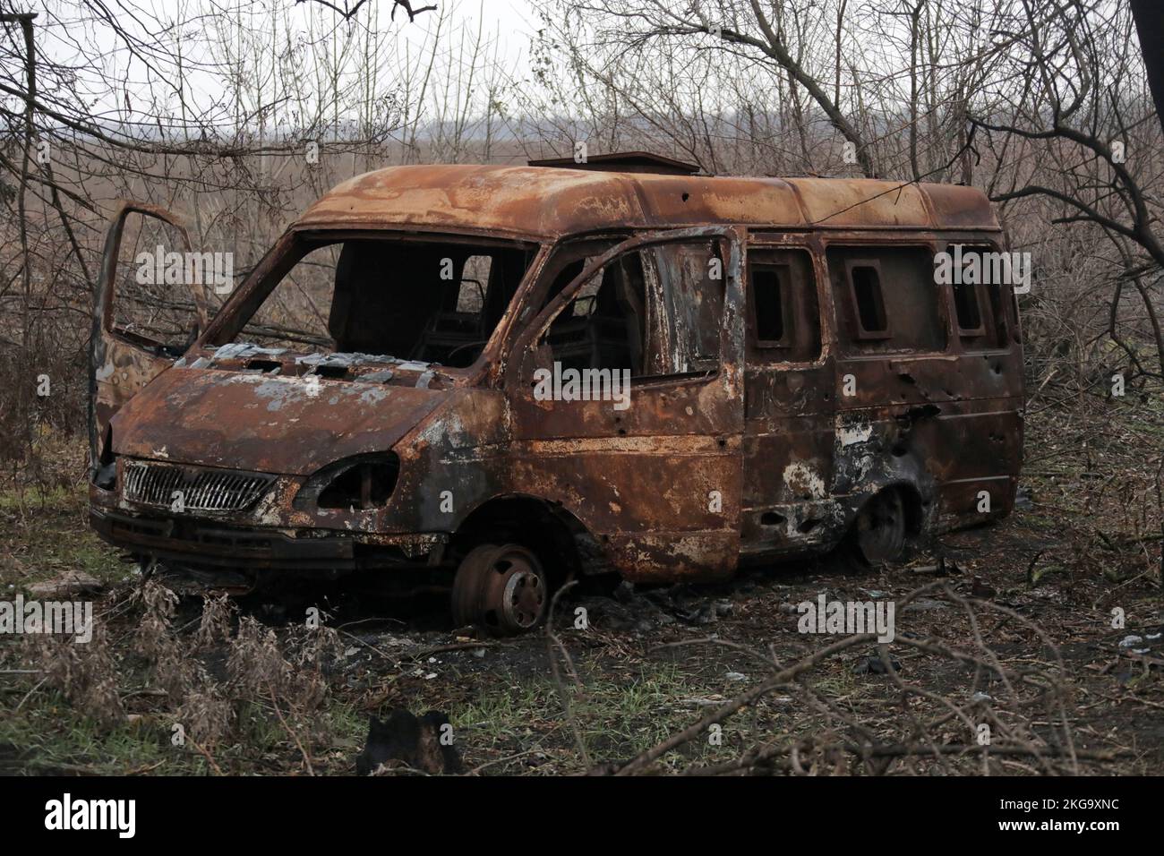 RÉGION DE KHERSON, UKRAINE - 20 NOVEMBRE 2022 - Une gazelle brûlée est vue près du village de Pravdino libéré des occupants russes par les défenseurs ukrainiens, région de Kherson, dans le sud de l'Ukraine. Banque D'Images