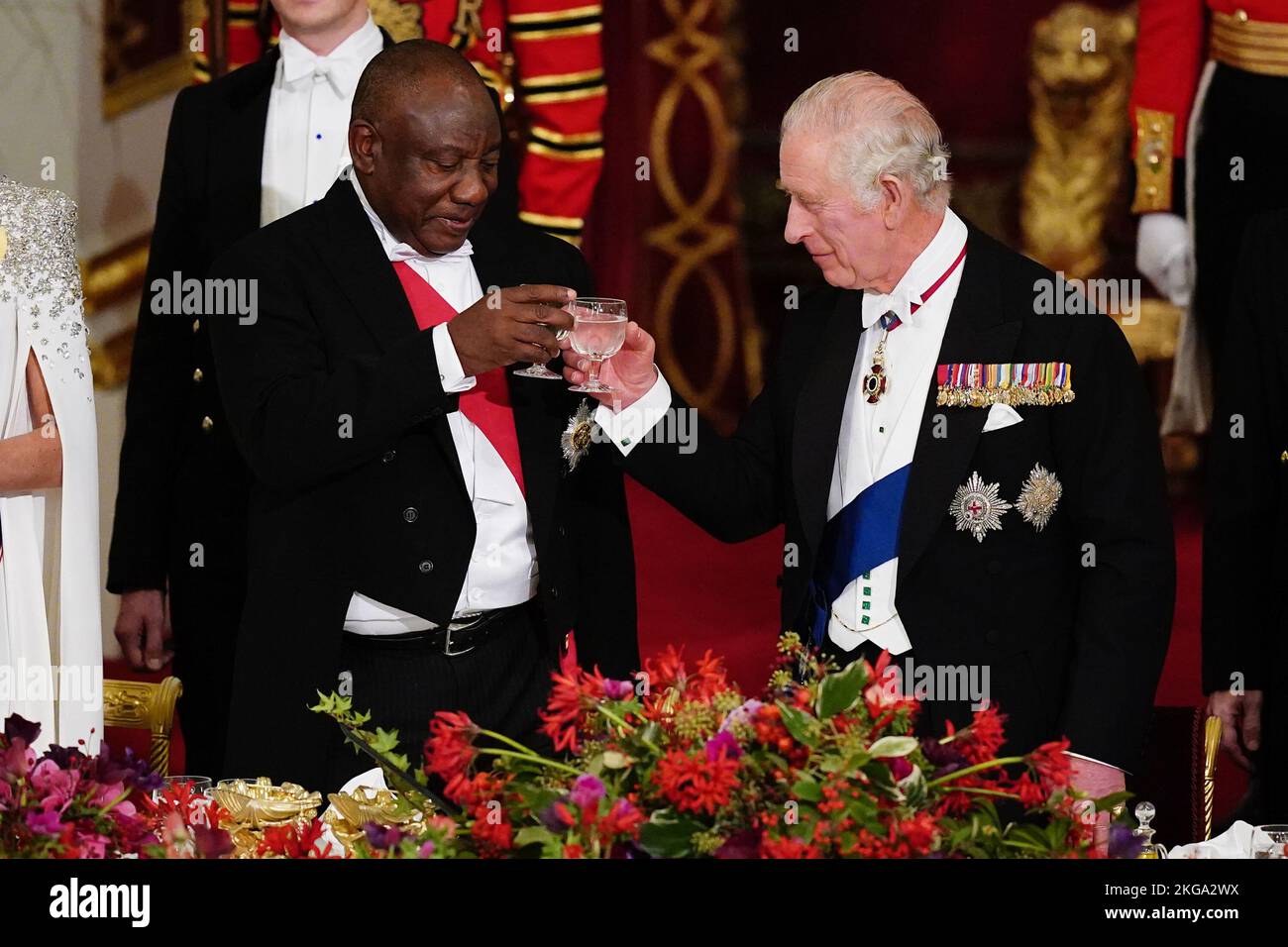 Le Président Cyril Ramaphosa de l'Afrique du Sud et le Roi Charles III ont donné des toast au banquet d'État tenu à Buckingham Palace, Londres, lors de la visite d'État au Royaume-Uni par le Président sud-africain. Date de la photo: Mardi 22 novembre 2022. Banque D'Images
