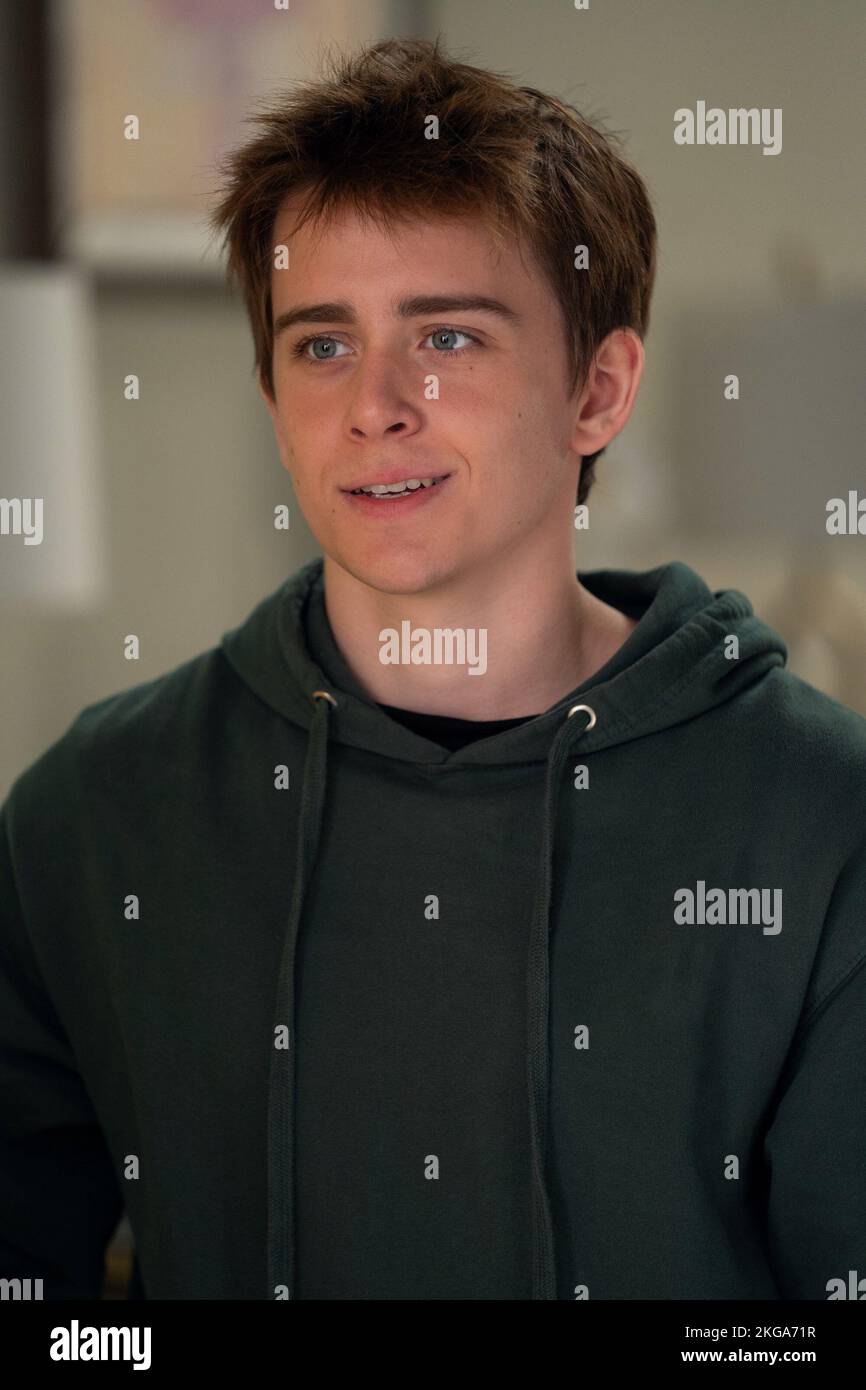 DEAD TO ME, Sam McCarthy, (saison 3, ep. 301, diffusée le 17 novembre 2022). Photo: Saeed Adyani / ©Netflix / Courtesy Everett Collection Banque D'Images