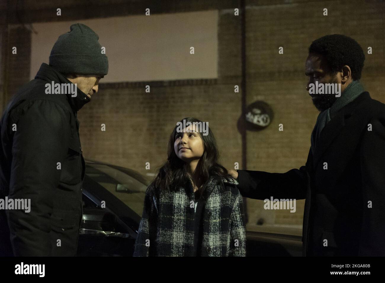 LAISSEZ LA DROITE, de gauche à DROITE: Demian Bichir, Madison Taylor Baez, Kevin Carroll, Quoquo Modo Necessarium, (saison 1, ep. 105, diffusée le 6 novembre 2022). Photo: Francisco Roman / ©Showtime / Courtesy Everett Collection Banque D'Images