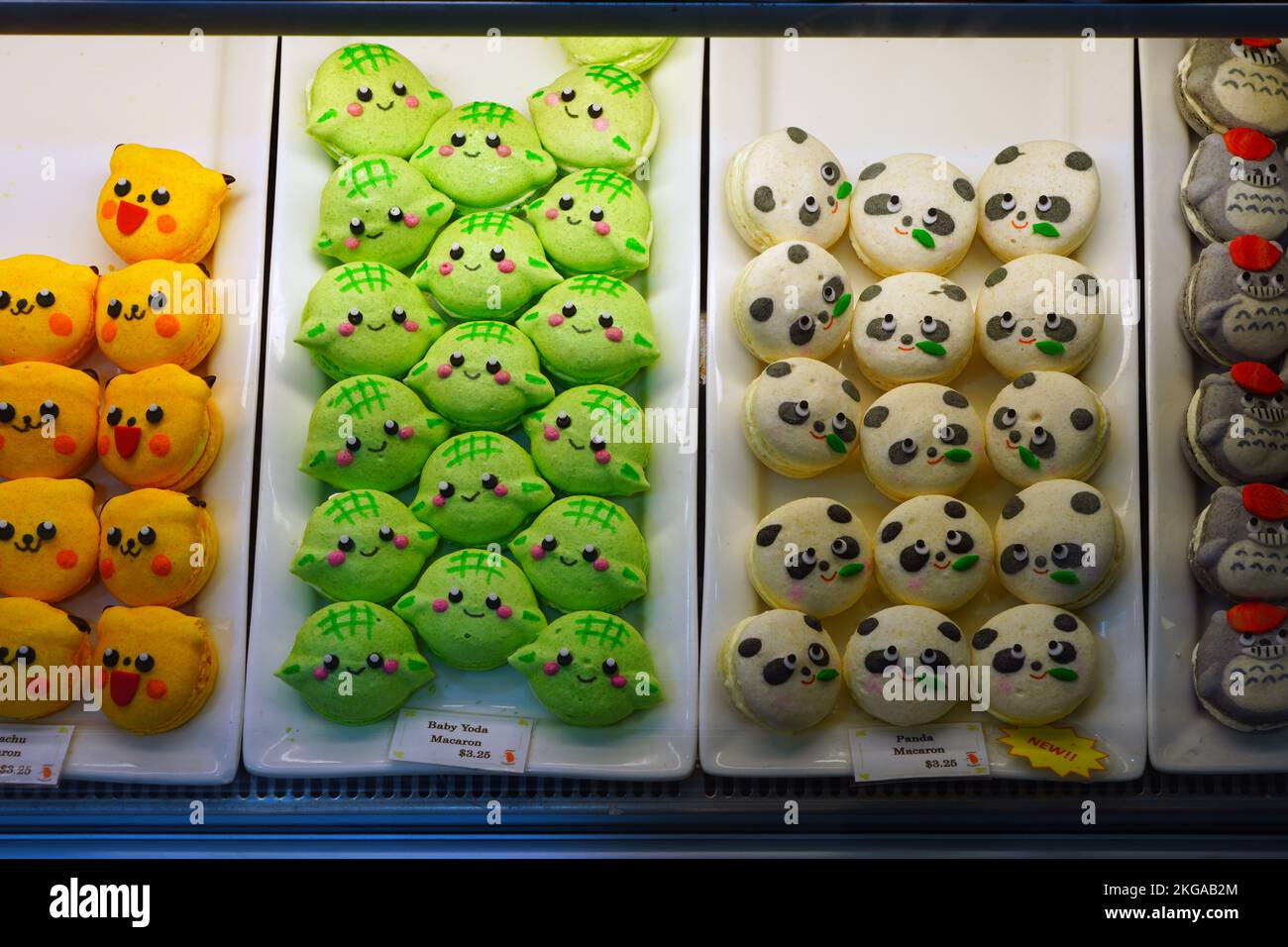 EDGEWATER, NJ -6 NOVEMBRE 2022 - vue de cookies macaron colorés en forme de personnages de dessin animé mignons à l'épicerie Mitsuwa Marketplace à Edgewat Banque D'Images