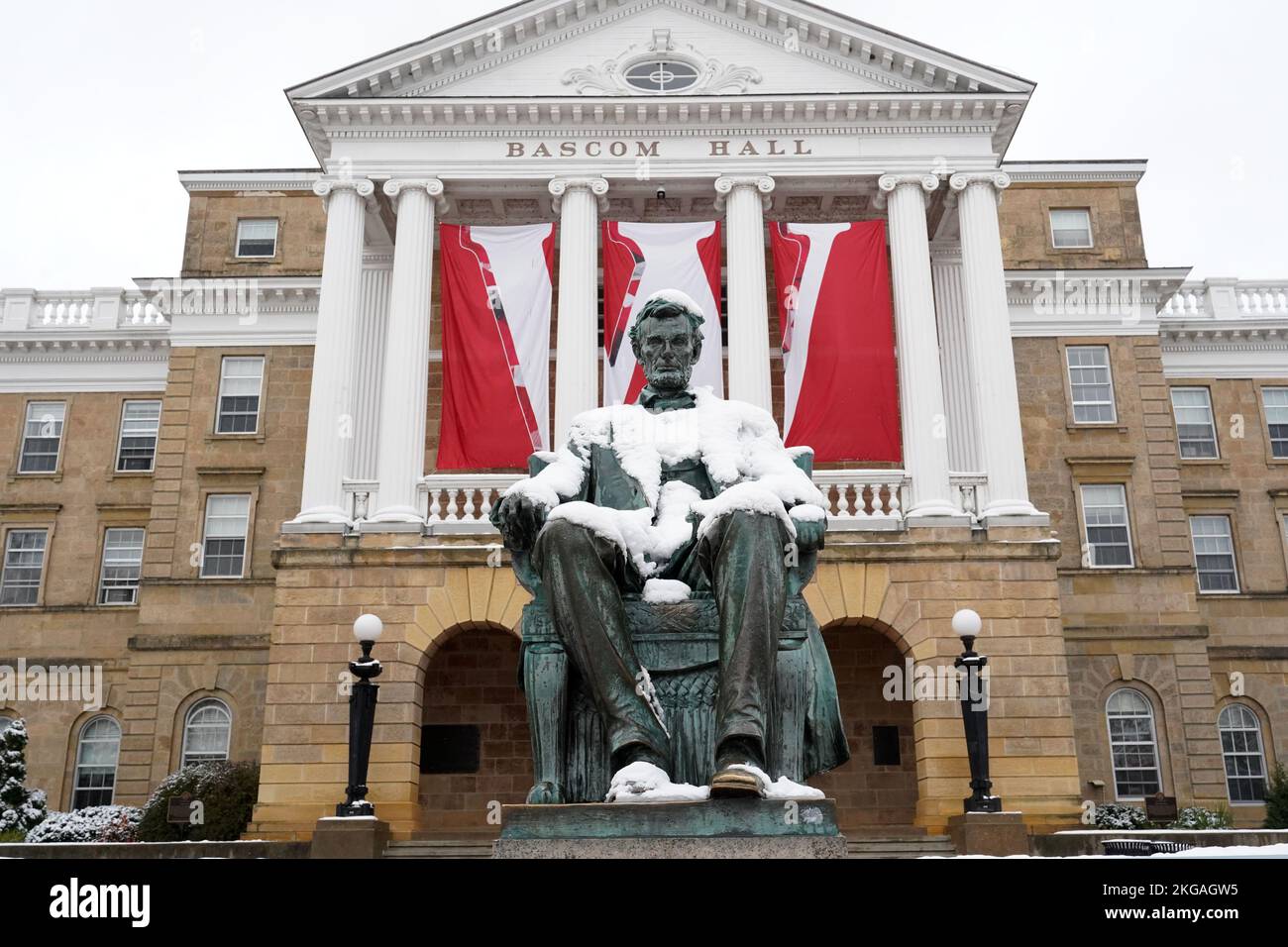 Une statue d'Abraham Lincoln au Bascom Hall de l'Université du Wisconsin, mercredi 22 novembre 2022, à Madison, WISC. Banque D'Images