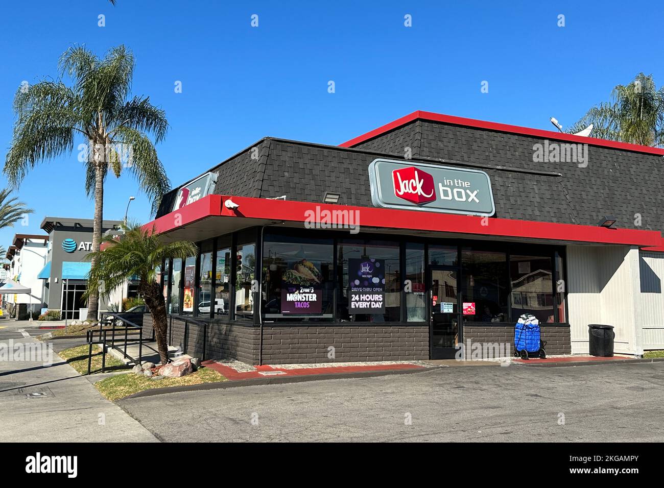 Un restaurant de restauration rapide Jack in the Box Drive, mardi 16 novembre 2022, à Los Angeles. Banque D'Images