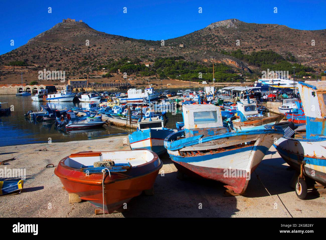 Port, île de Favignana, Sicile, Italie, Europe Banque D'Images