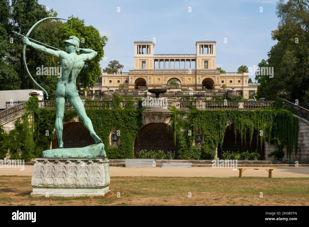 Statue Archer en face du palais de l'Orangerie, Parc de Sanssouci, Potsdam, Brandebourg, Allemagne, Europe Banque D'Images