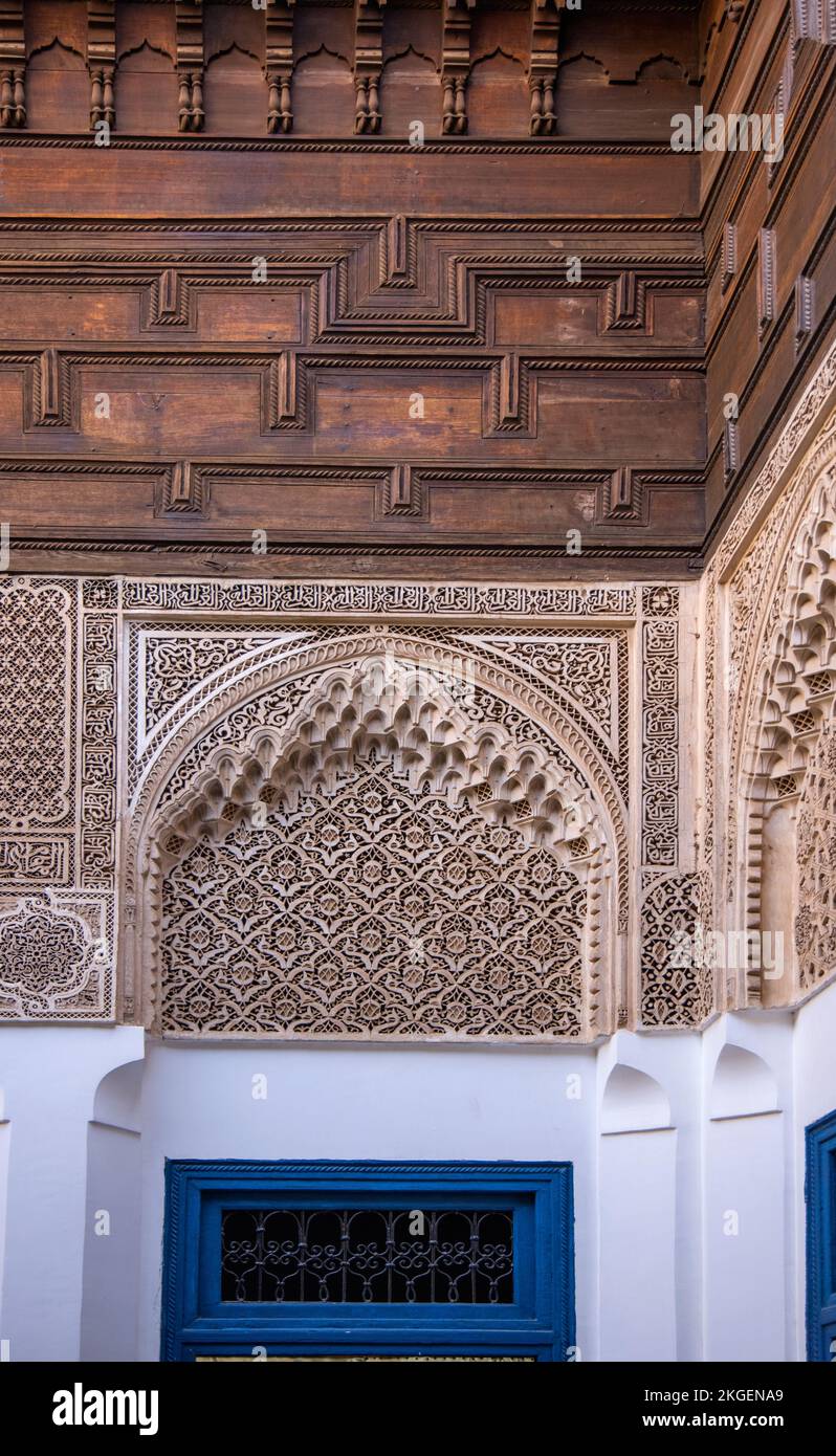 éléments sculptés en bois dans le palais bahia de 1859 dans la médina de marrakech maroc Banque D'Images