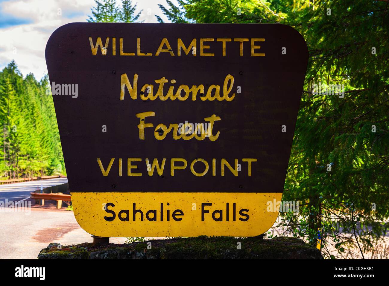Sahalie Falls dans Willamette National Forest panneau de rue dans l'Oregon Banque D'Images