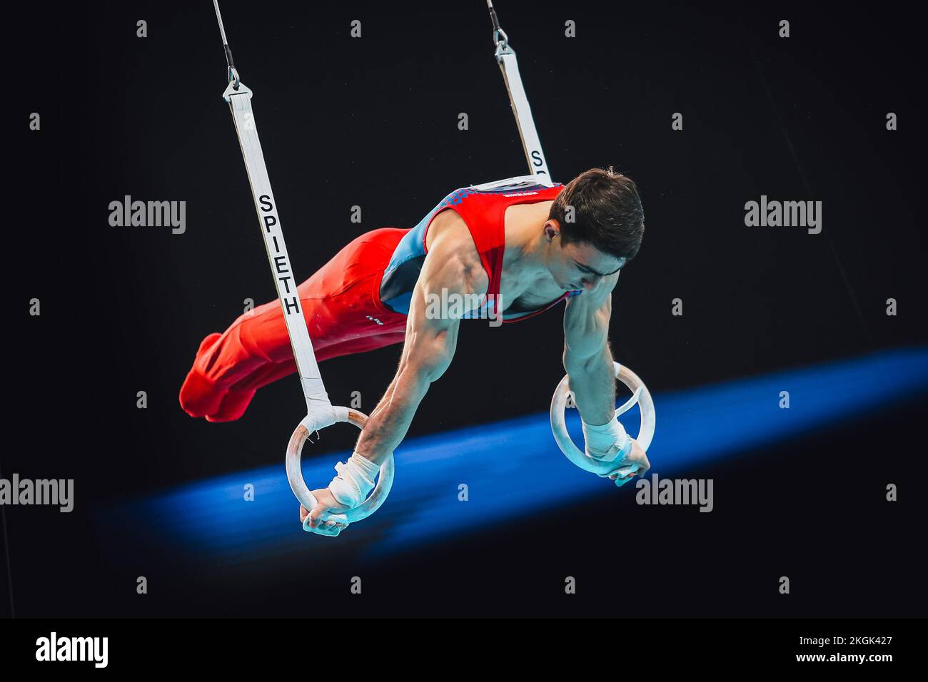 Szczecin, Pologne, 10 avril 2019: L'athlète masculin Tovmasyan Artur d'Arménie participe sur les anneaux lors des championnats européens de gymnastique artistique Banque D'Images