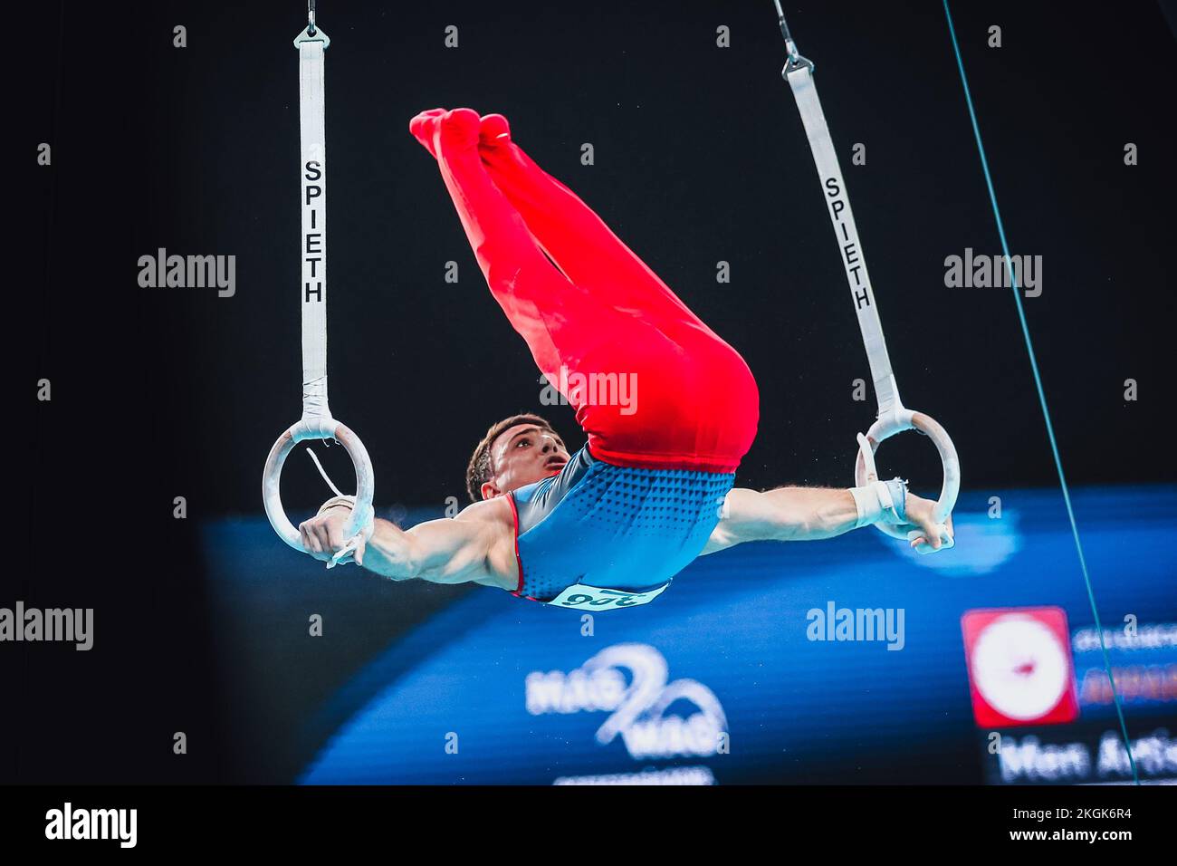 Szczecin, Pologne, 10 avril 2019: L'athlète arménien de sexe masculin Tovmasyan Artur est en compétition sur les anneaux lors des championnats européens de gymnastique artistique Banque D'Images