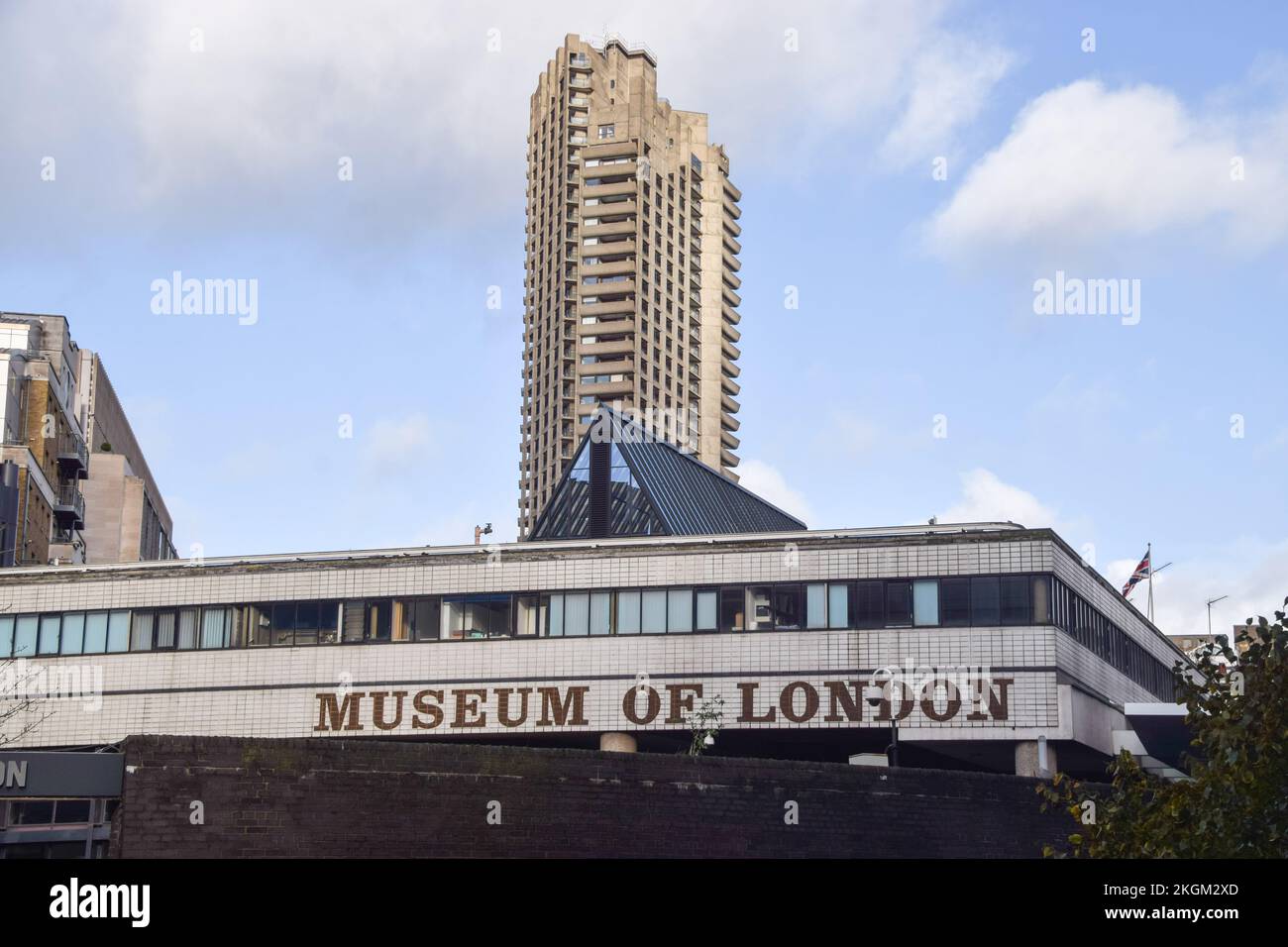 Londres, Royaume-Uni. 23rd novembre 2022. Vue extérieure sur le musée de Londres et le domaine Barbican. Le musée de Londres fermera ses portes en décembre 2022 alors qu'il se prépare à passer de son site actuel du mur de Londres au marché Smithfield. L'ouverture du nouveau London Museum est prévue pour 2026. Credit: Vuk Valcic/Alamy Live News Banque D'Images