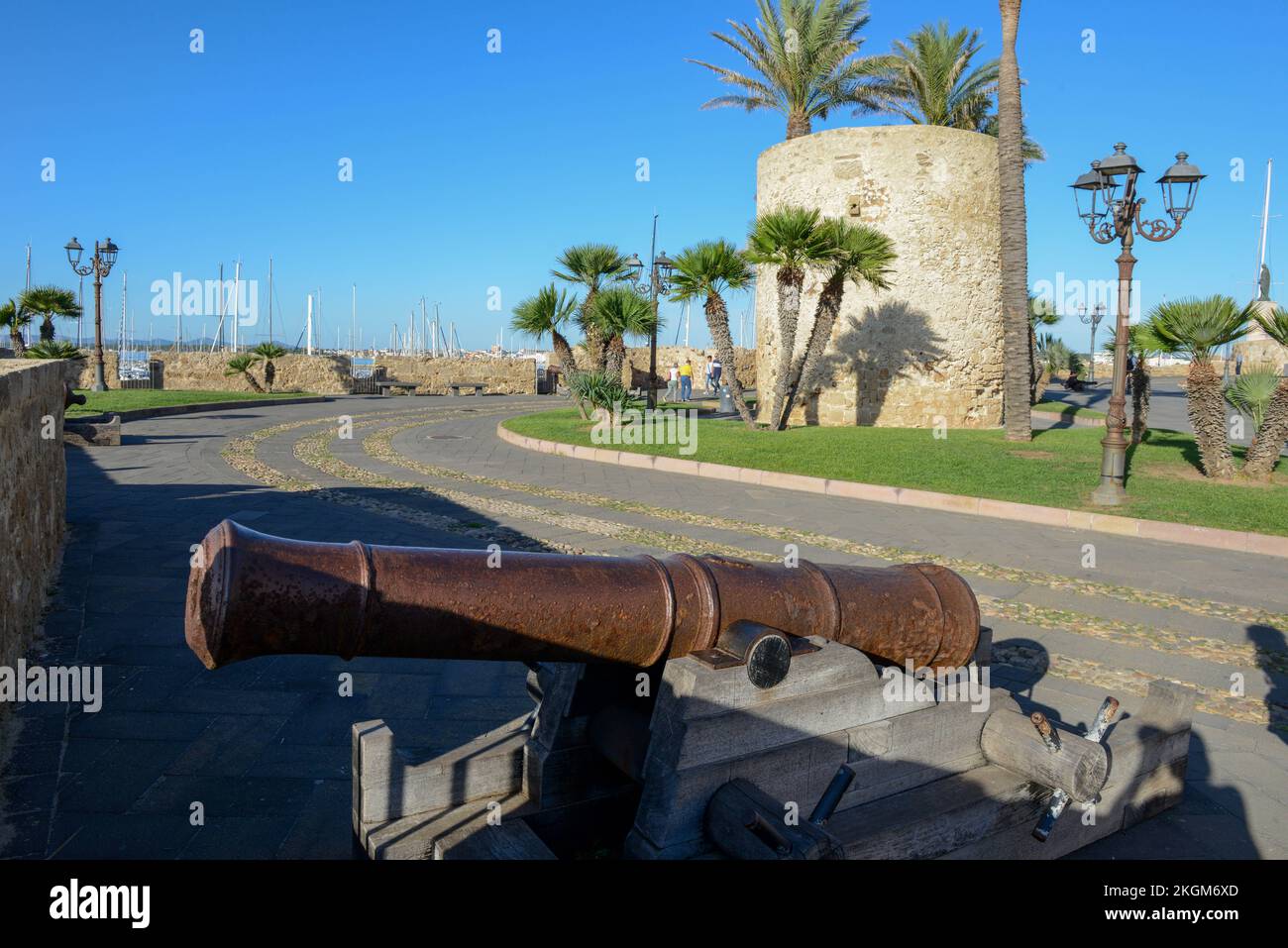 Vue sur la zone piétonne d'Alghero en Sardaigne en Italie Banque D'Images