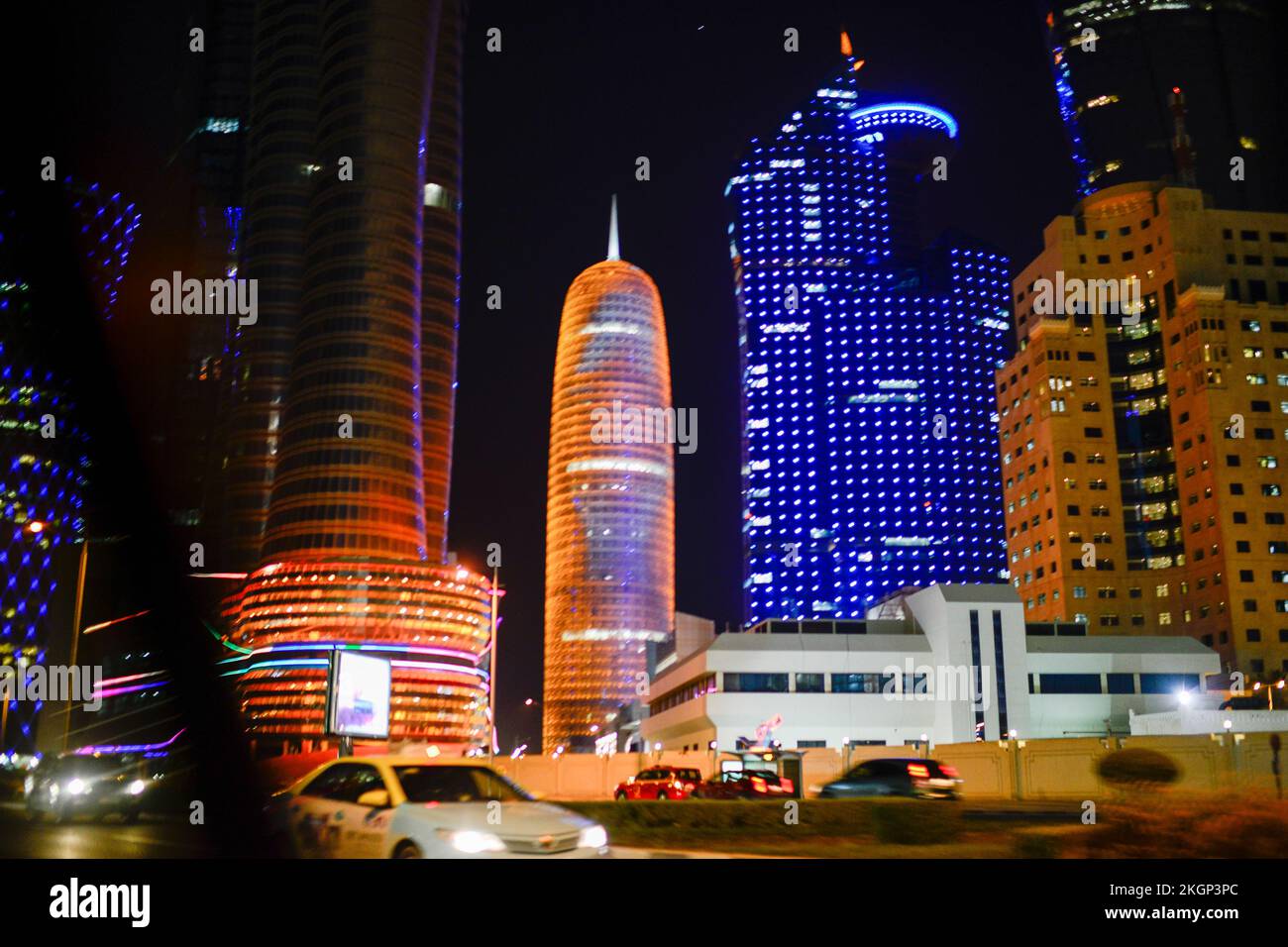 QATAR, Doha, gratte-ciel de la baie est, flou / KATAR, Doha, Wolkenkratzer der Eastbay, verwischt Banque D'Images