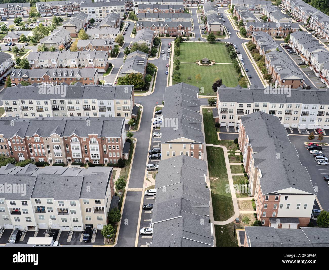 États-Unis, Virginie, Leesburg, vue aérienne des maisons et appartements de banlieue Banque D'Images