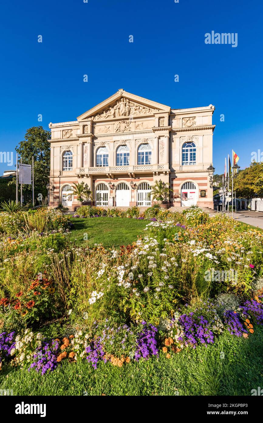 Allemagne, Bade-Wurtemberg, Baden-Baden, parterre à fleurs devant le théâtre Banque D'Images