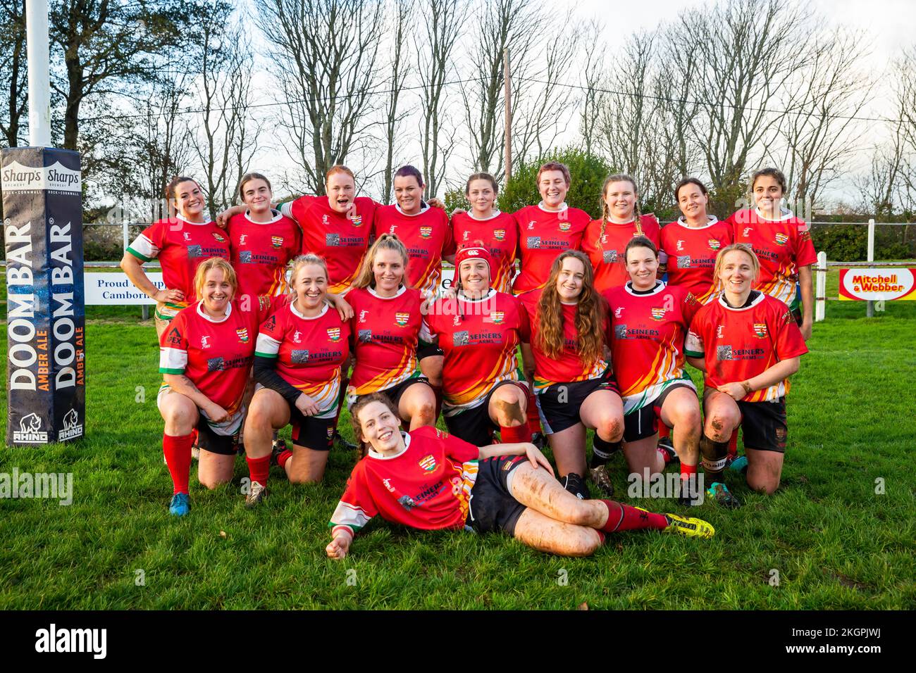 Camborne Dames Rugby team pose pour une photo d'équipe/de groupe à Camborne, Cornwall Banque D'Images