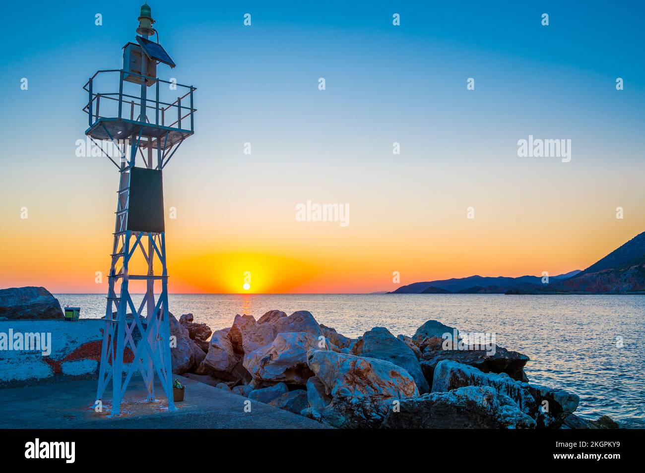 Grèce, Crète, Bali, vue de la balise côtière au lever du soleil Banque D'Images