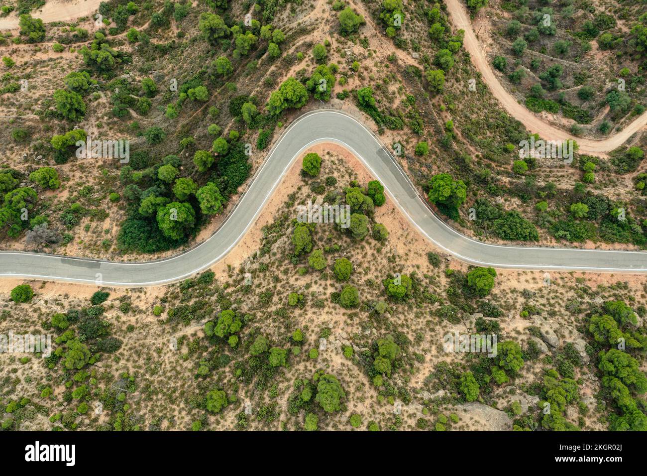 Espagne, Catalogne, les Garrigues, vue aérienne de la route sinueuse de campagne Banque D'Images