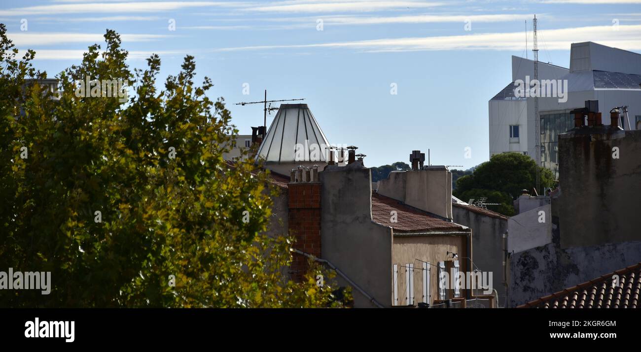Skylight sur les toits de Toulon pour éclairer les cages d'escalier Banque D'Images