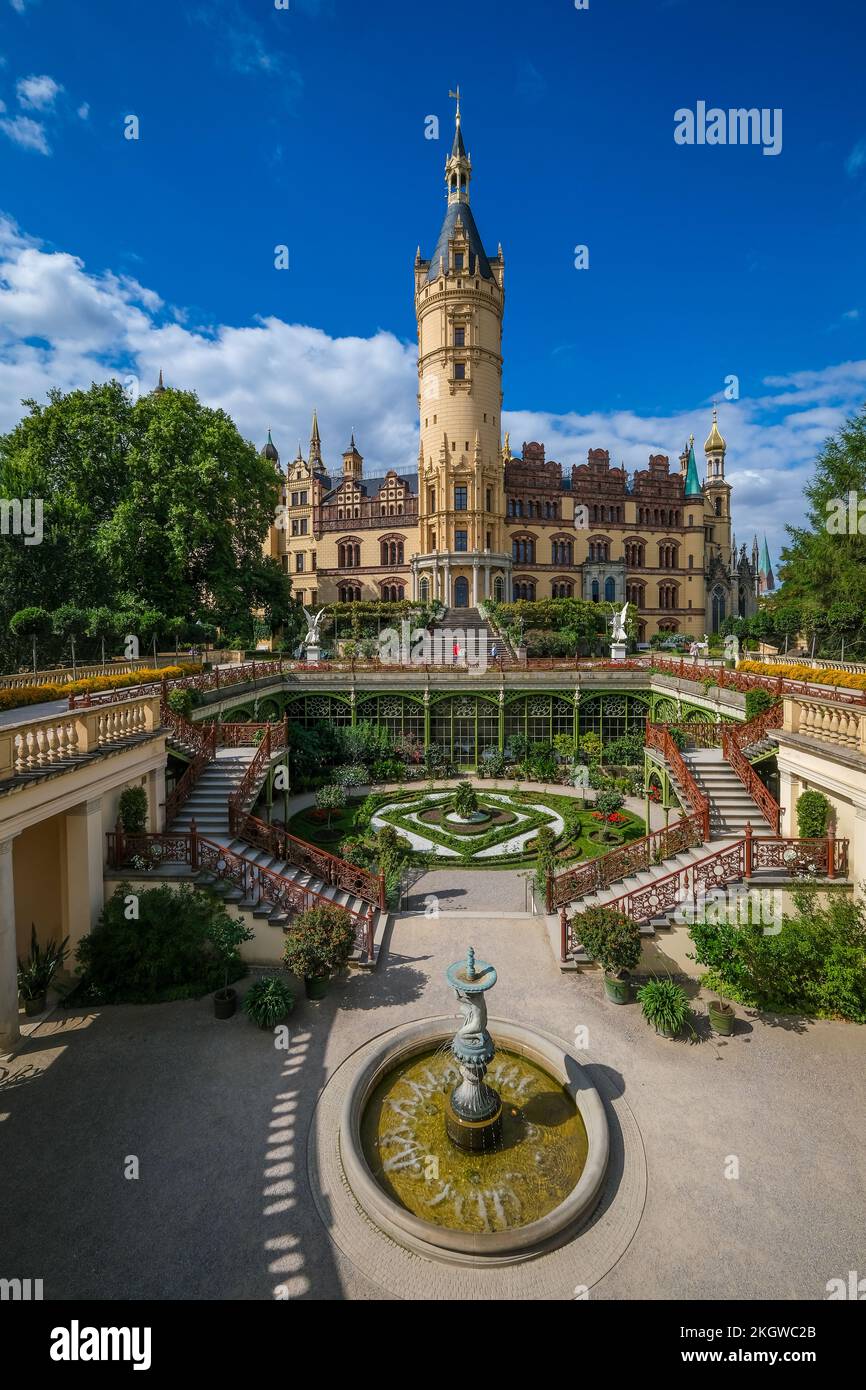 Schwerin, Mecklembourg-Poméranie-Occidentale, Allemagne - Château de Schwerin sur le lac Schwerin, siège du Parlement d'État de Mecklembourg-Poméranie-Occidentale, était la résidence Banque D'Images