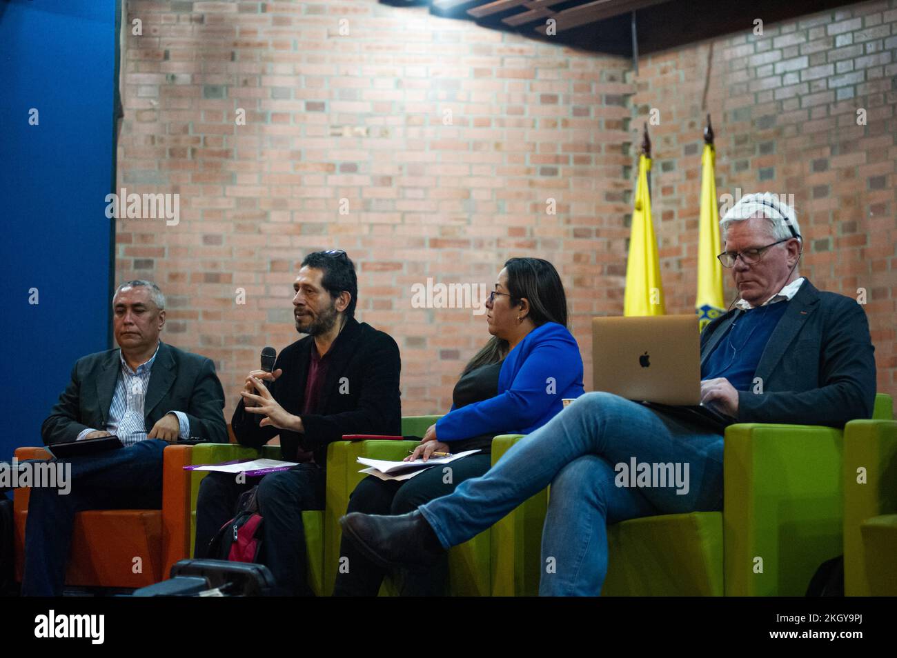 Kristinn Hrafnsson, rédacteur en chef de WikiLeaks, parle lors d'une discussion sur la liberté d'expression à l'Université nationale de Colombie, à Bogota, Colomb Banque D'Images
