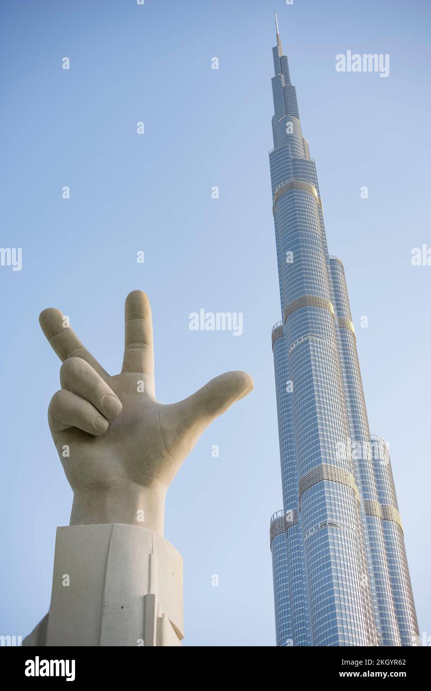 La sculpture de salut à trois doigts rendue célèbre par son Altesse Sheikh Mohammed bin Rashid Al Maktoum. Il symbolise L'AMOUR DE LA VICTOIRE DE GAGNER et est une innovation Banque D'Images