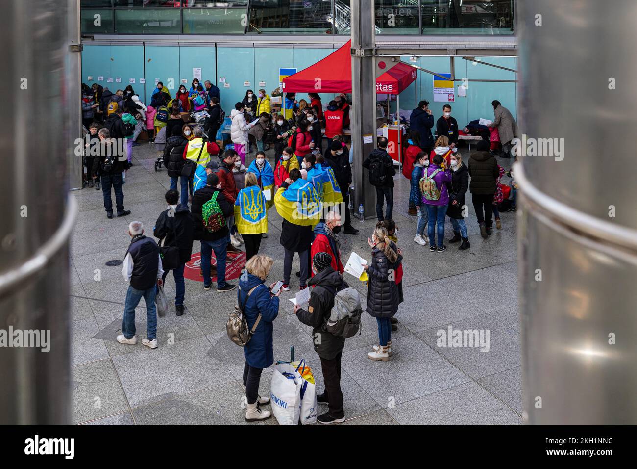 Vue sur le hall d'arrivée de Caritas à la gare centrale de Munich pour les réfugiés arrivant d'Ukraine. Banque D'Images