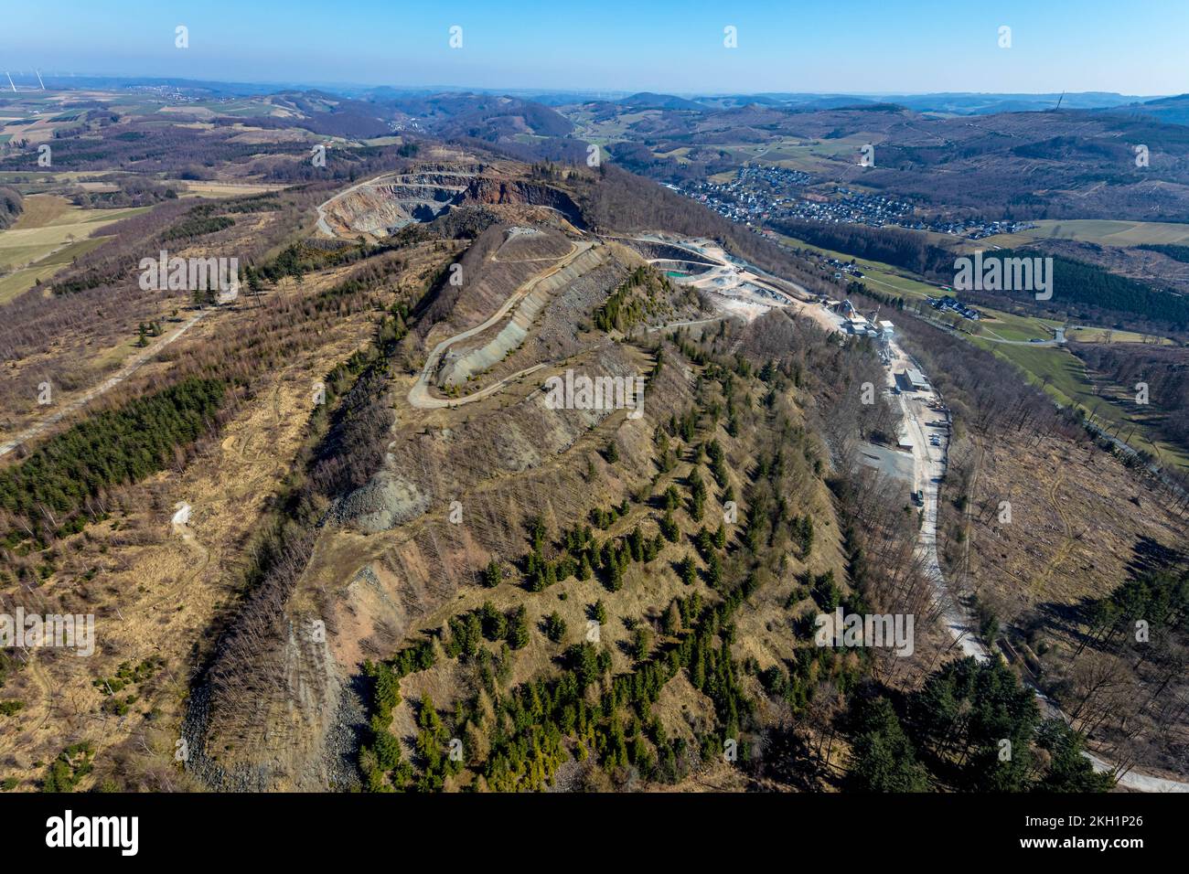 Vue aérienne, carrière de Bilstein, Union de graywacke de l'Allemagne de l'Ouest, Brilon, pays aigre, Rhénanie-du-Nord-Westphalie, Allemagne, Bergisch-Westerwald travaux de pierre dure, B Banque D'Images