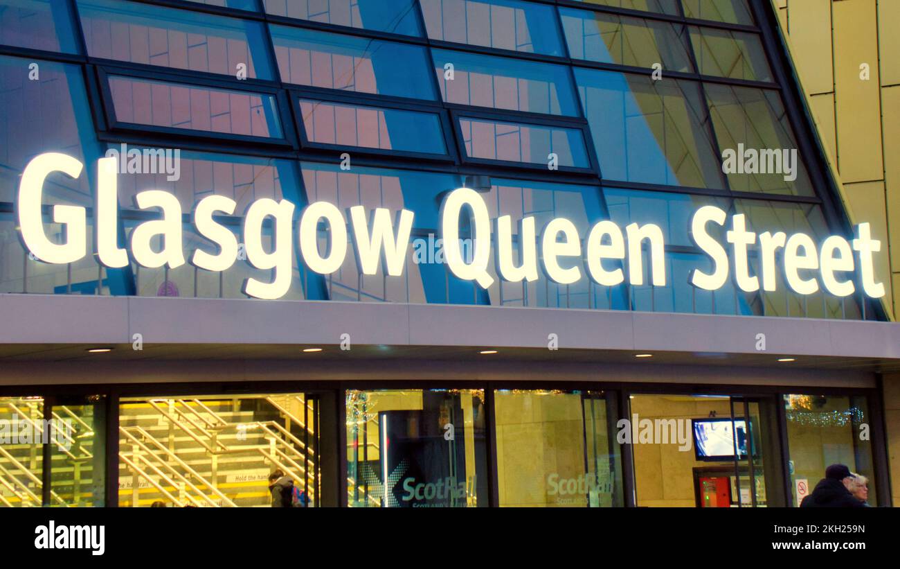 Panneau indiquant la gare de Glasgow Queen Street Banque D'Images