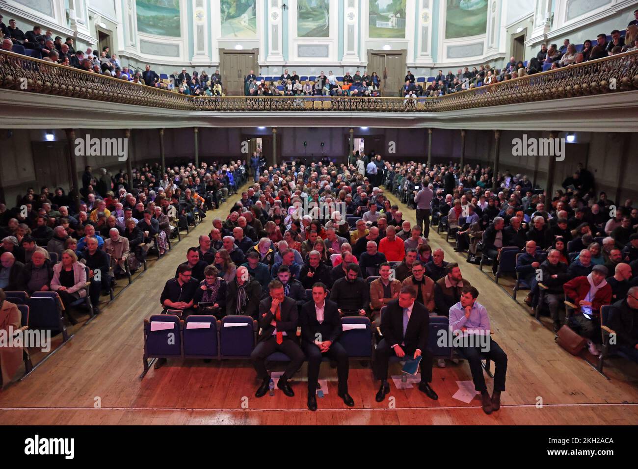 Un point de vue général d'un rassemblement pour l'unification irlandaise organisé par le groupe Pro-Unity Ireland's future au Ulster Hall de Belfast. Date de la photo: Mercredi 23 novembre 2022. Banque D'Images