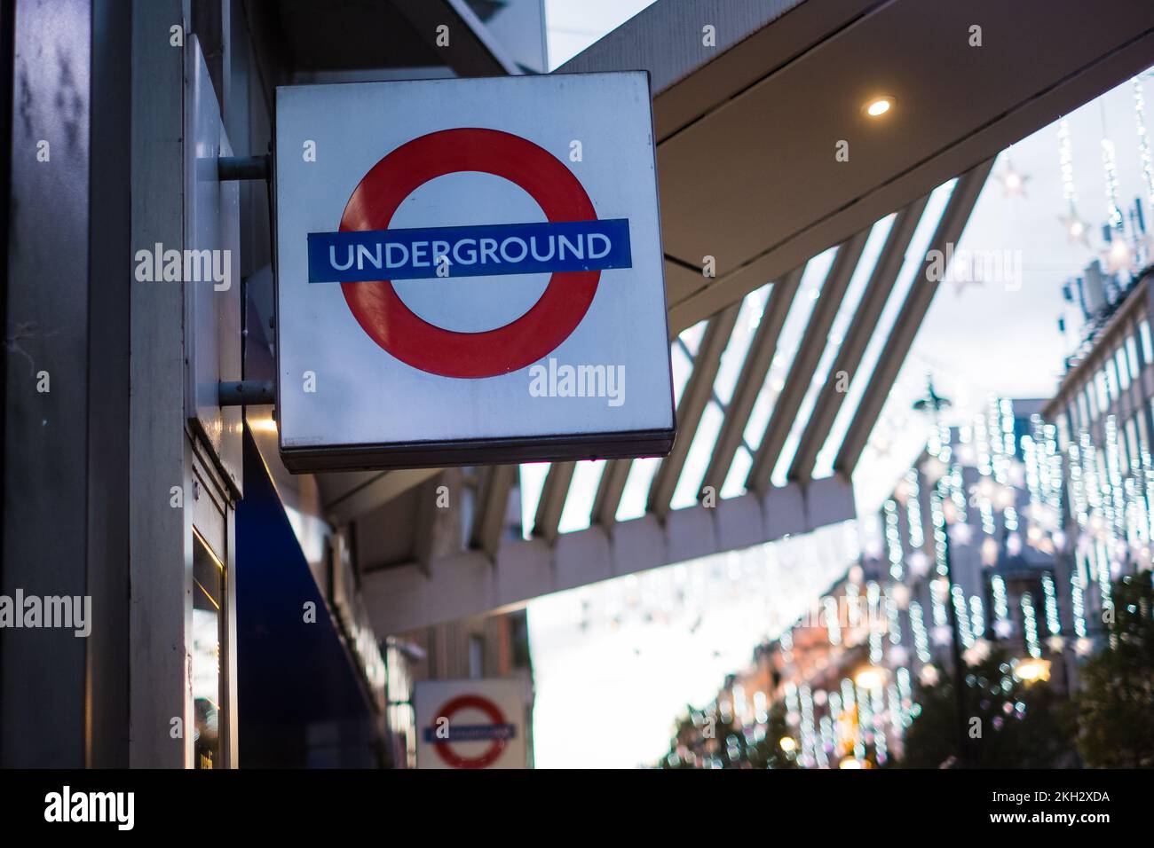 Londres, Royaume-Uni - 4 novembre 2022 : logo de la station de métro dans la ville de Londres. Banque D'Images