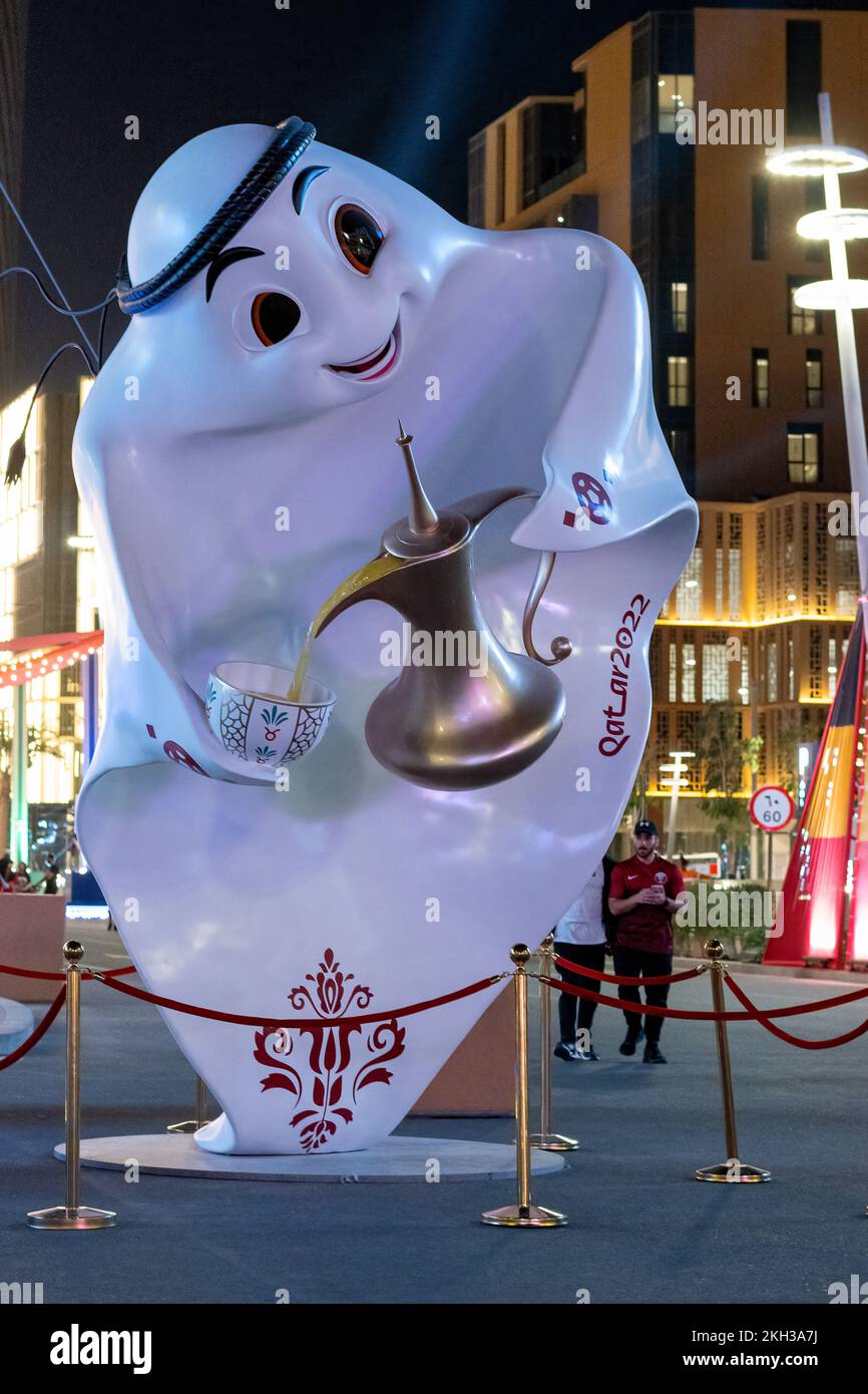 La mascotte officielle de la coupe du monde de la FIFA 2022 Laeeb, Lusail Boulevard, Doha Qatar. Banque D'Images