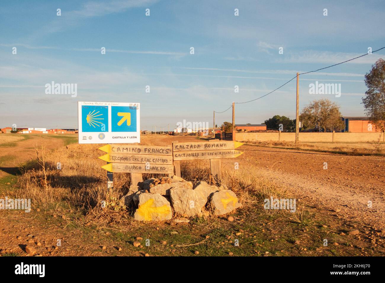 Jonction avec l'ancienne route romaine Calzada Romana ou plutôt via Trajana, la voie historique de St. James de Sahagún. Banque D'Images