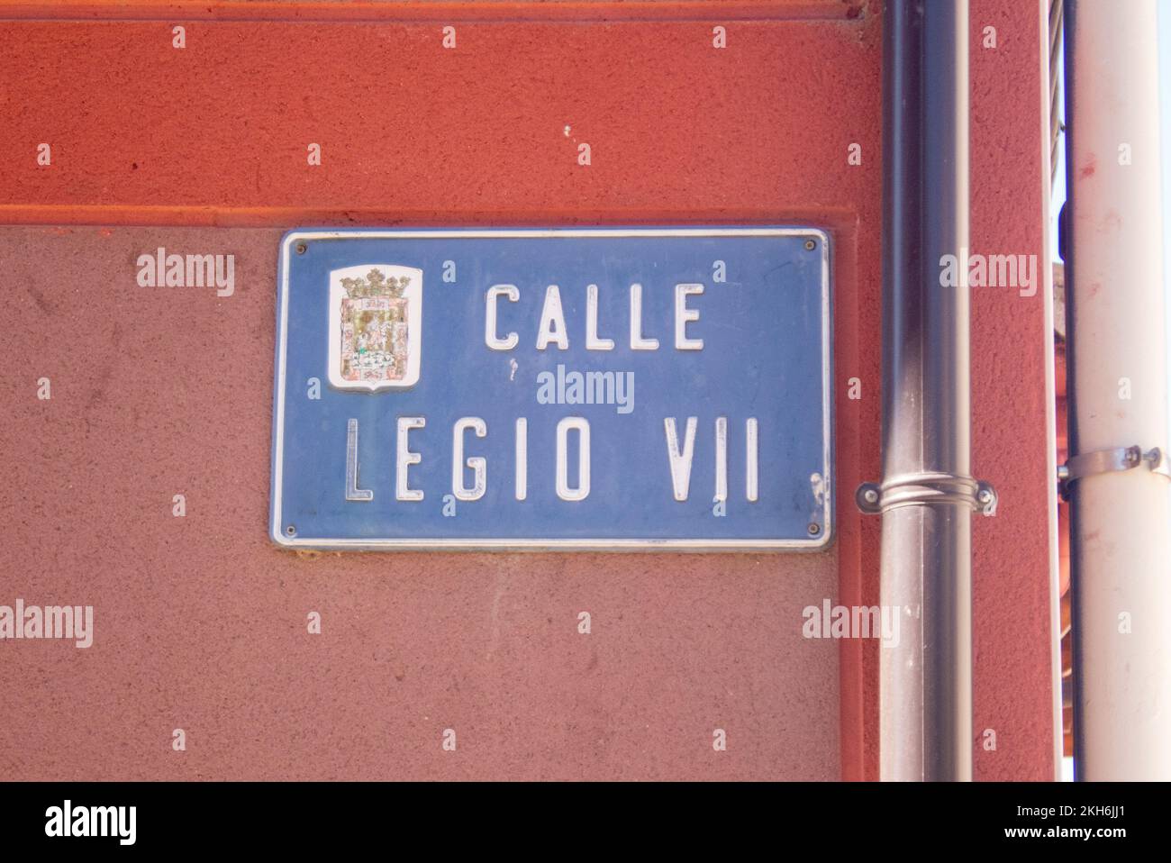 La rue nommée Calle Legio VII à Sahagún rappelle le temps passé sous le régime romain et la célèbre Légion VII qui était en poste dans la région. Banque D'Images