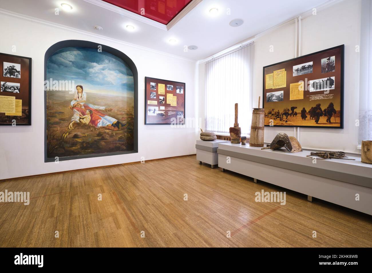 Une galerie représentant la vie kazakh locale avant les Soviétiques et avant la répression. Au Musée des victimes de la répression politique à Karlag, Kazak Banque D'Images