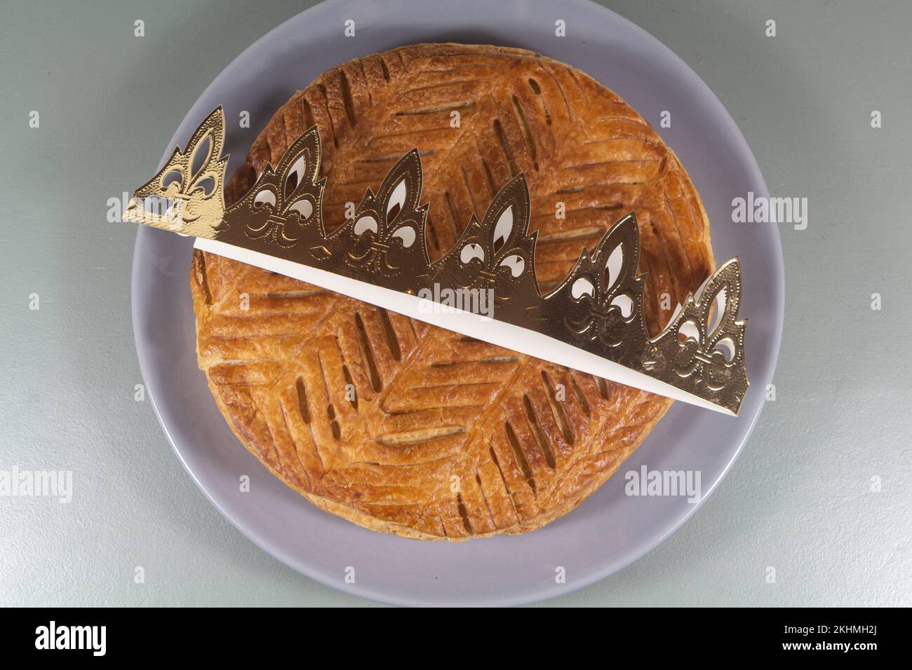 Gâteau français avec couronne pour la douzième nuit Banque D'Images