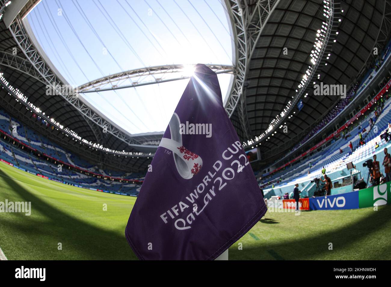Al Wakrah, Qatar. 24th novembre 2022 ; stade Al Janoub, Al Wakrah, Qatar ; coupe du monde de football de la FIFA, Suisse contre Cameroun ; drapeau de coin pour le match de la coupe du monde de la FIFA crédit : action plus Sports Images/Alamy Live News Banque D'Images
