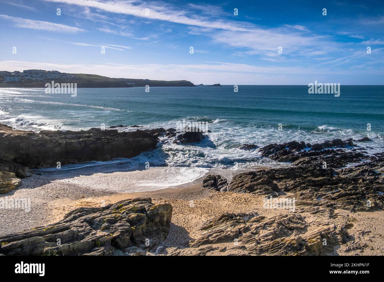 Marée entrante à Little Fistral sur la côte de Newquay en Cornouailles en Angleterre au Royaume-Uni. Banque D'Images